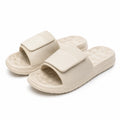 Claquettes 42/43 en matière synthétique beige à bride réglable - style décontracté